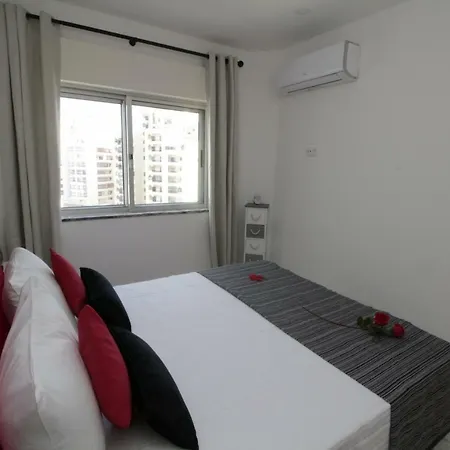 Daire Panorama Rocha Red *